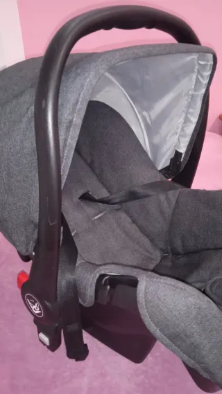 Silla de coche para bebé gris
