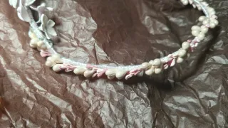 Tiara de porcelana flores y perlas para novias