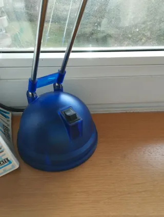 Lámpara extensible de mesa