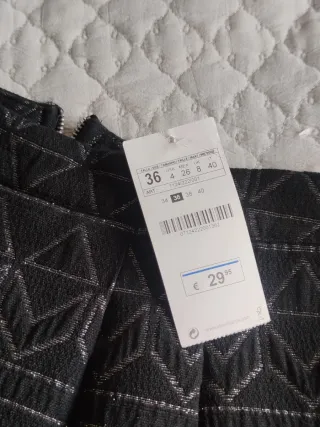 Falda Stradivarius fiesta, negra hilo plata, Nueva