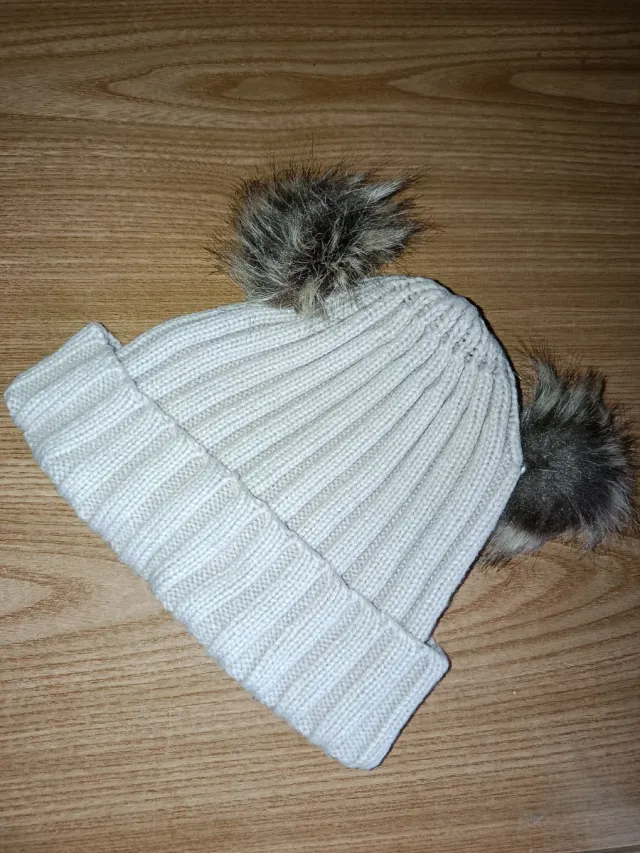 Cappello invernale ragazza con pon pon