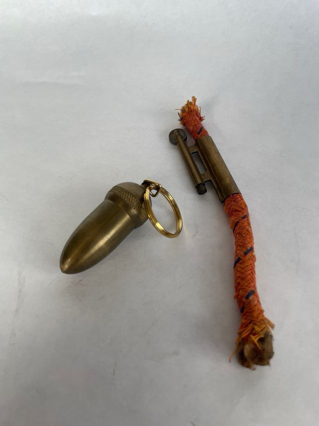 Accendini vintage in ottone e corda