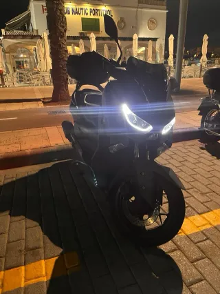 Yamaha XMAX 125 ABS con cofre original Negociable