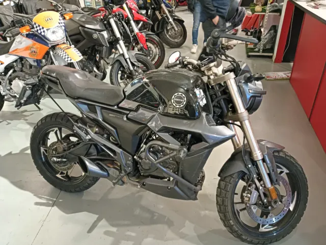 Moto Naked Negra 125cc