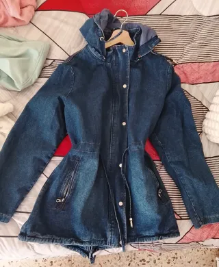 Chaqueta vaquera con capucha