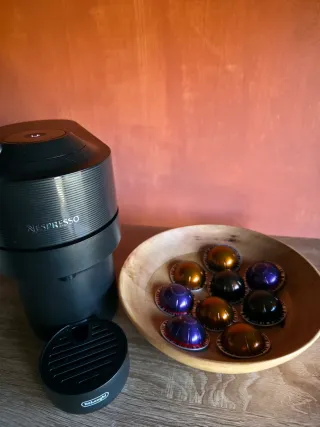 Cafetera Nespresso Vertuo DeLonghi Negra