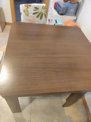 Mesa de comedor con 4 sillas