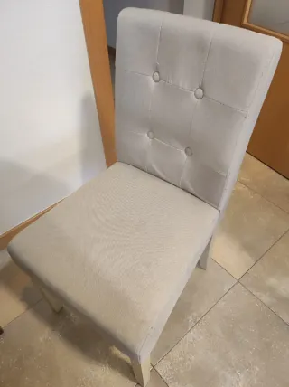 Mesa de comedor con 4 sillas