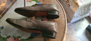 Zapatos de vestir ARTESANOS piel gris y cuero.