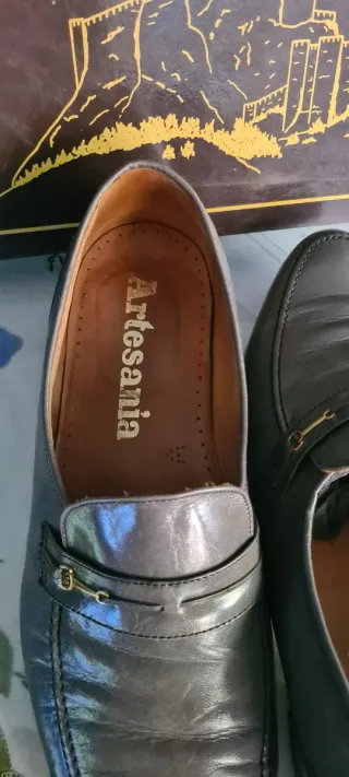 Zapatos de vestir ARTESANOS piel gris y cuero.