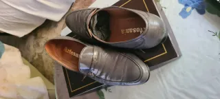 Zapatos de vestir ARTESANOS piel gris y cuero.