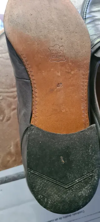 Zapatos de vestir ARTESANOS piel gris y cuero.