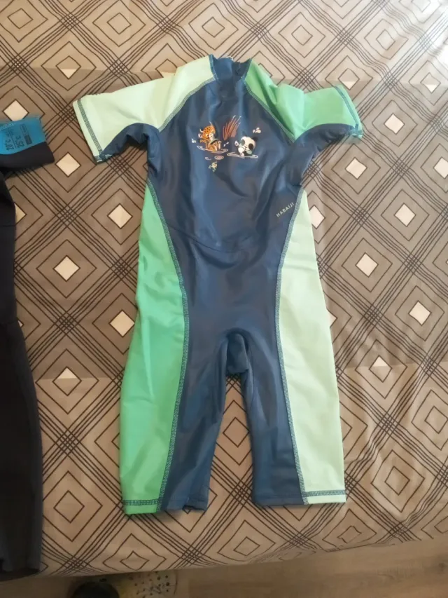 Neopreno y traje de baño infantil
