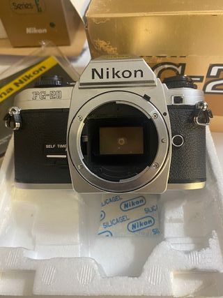 Equipo Fotográfico Nikon FG-20 + Accesorios