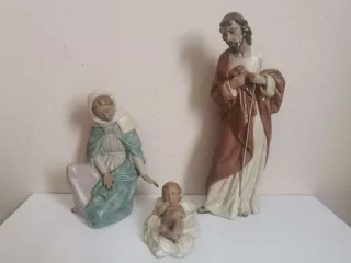 Son tres figuras la Jesús. María y José. Lladro.