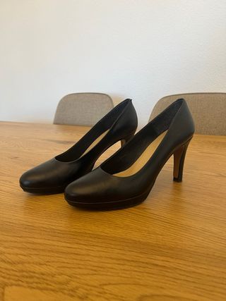 Tacones negros de salón talla 36
