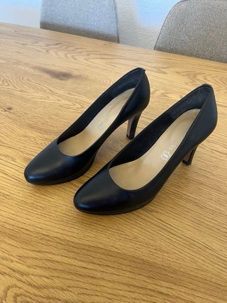 Tacones negros de salón talla 36