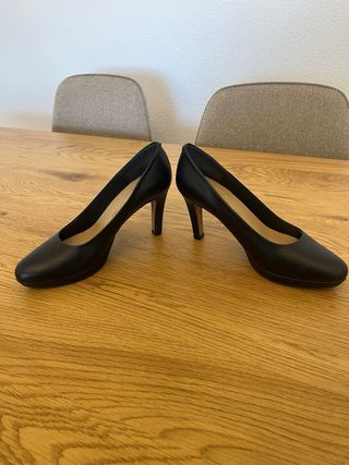 Tacones negros de salón talla 36