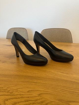 Tacones negros de salón talla 36