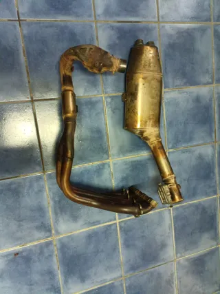 Sistema escape CBR1000RR 2005