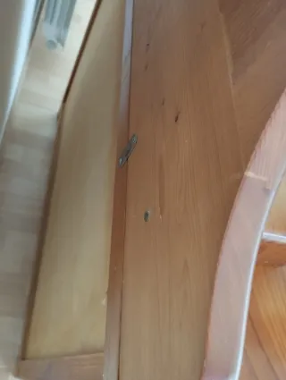 Cómoda de madera con espejo ovalado