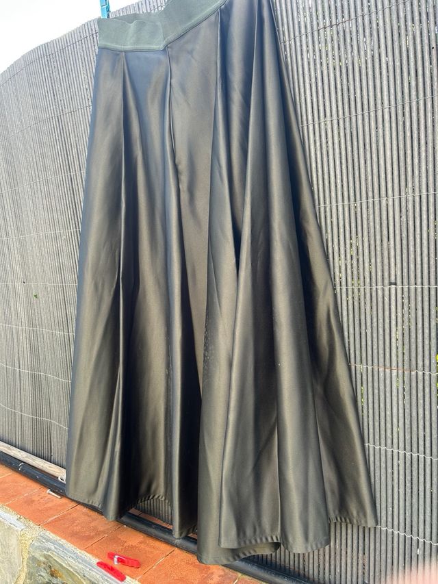 Falda Alpha Studio verde oliva plisada