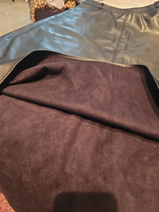 Falda Zara efecto piel negra