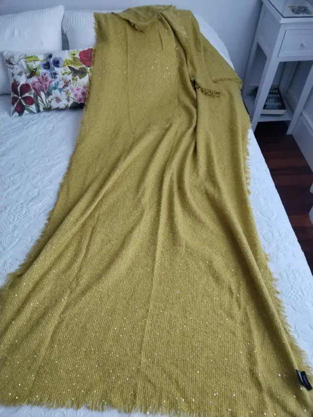 Bufanda Parfois mostaza con brillos