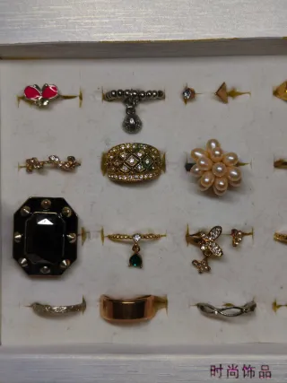 Lote de 24 anillos dorados y plateados con defecto