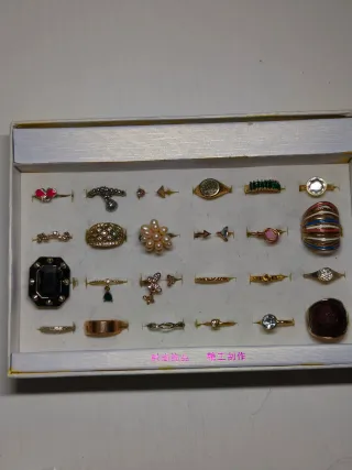 Lote de 24 anillos dorados y plateados con defecto