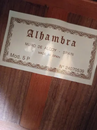 Guitarra Española Alhambra 5P. Con fundas rígida.