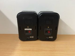 Altavoces JBL Control One Negros