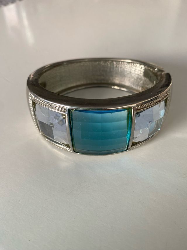 Pulsera fantasía con piedras azules y plateada