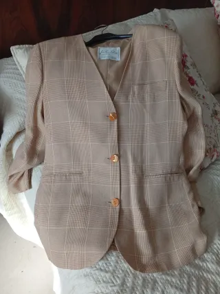 Chaqueta de cuadros beige