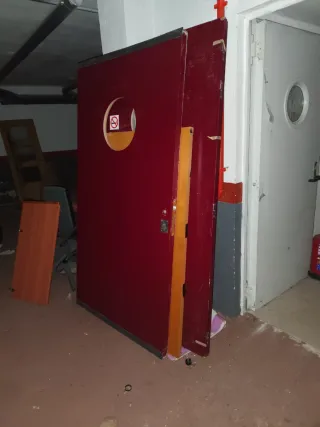 Dos Puertas con ventana redonda