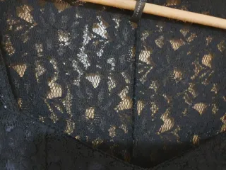 Vestido Guess Negro Encaje Manga Larga