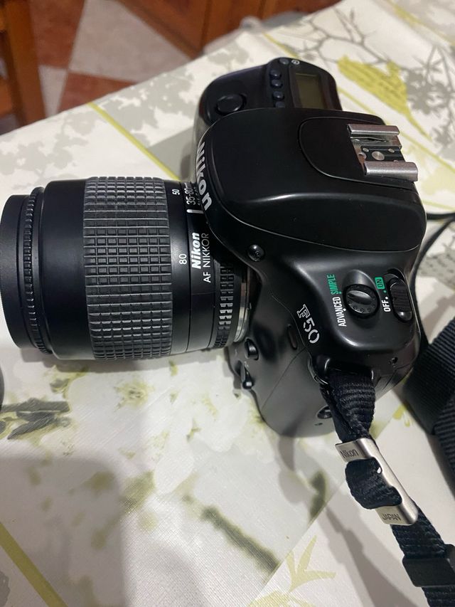 Cámara Nikon F50 + 2 baterías