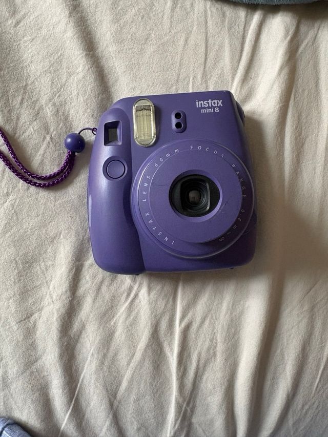 Câmera Instax Mini 8 Fujifilm Roxa com estojo
