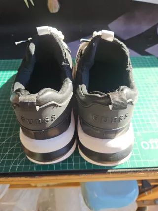 Zapatillas Guess Negras