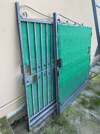 Puertas metálicas para chalet