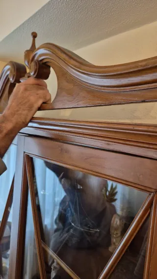 Vitrina secreter de madera con cajones