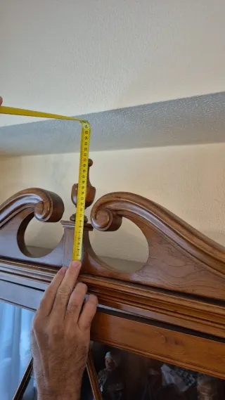 Vitrina secreter de madera con cajones