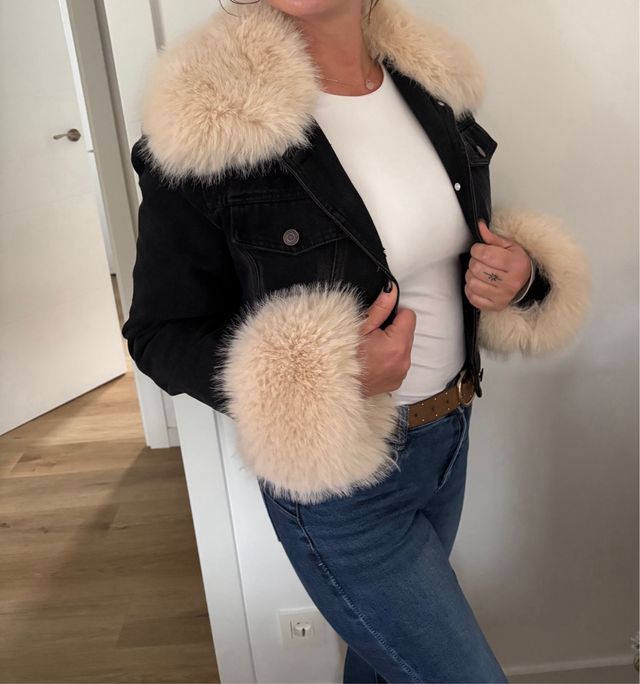 Chaqueta vaquera negra con pelo