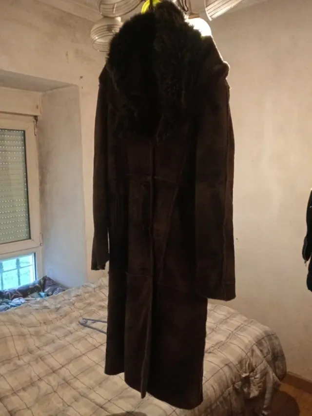 Abrigo largo ante con cuello de pelo