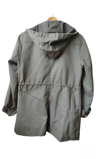 Parka verde con capucha