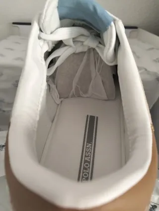 Zapatillas Polo Unisex Beige y Blanco