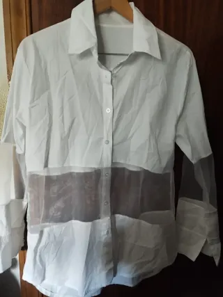 Camisa blanca unisex con transparencias