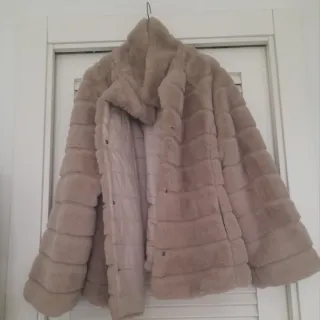 Chaqueta pelo sintético beige
