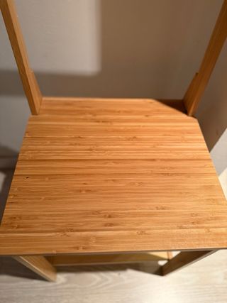Silla con toallero IKEA bambú
