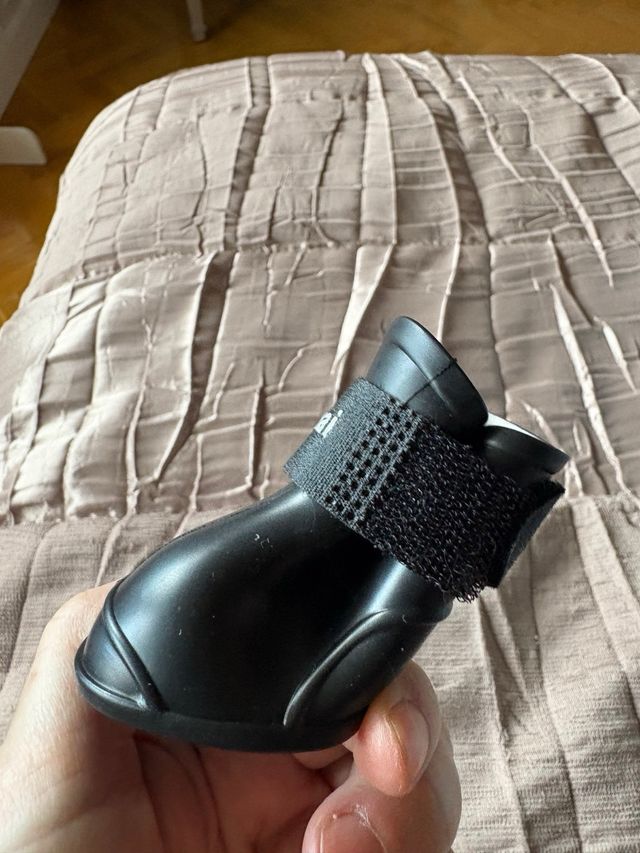 4 paia di stivali per cani neri